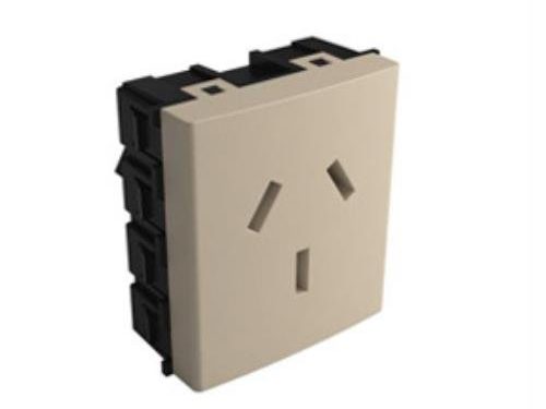 TOMACORRIENTE 20A ARENA