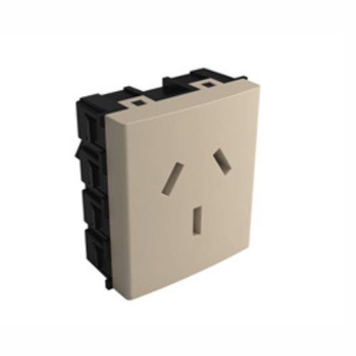 TOMACORRIENTE 20A ARENA